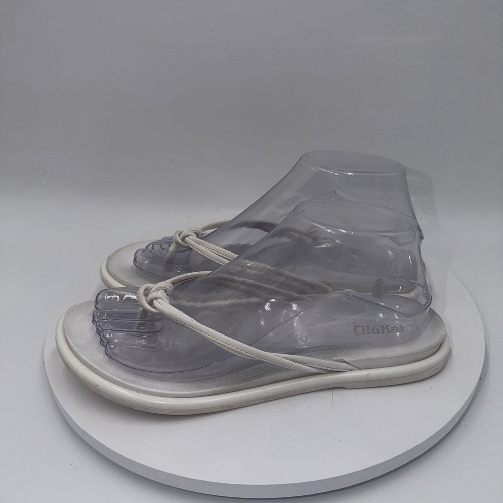 OluKai Aka Women Size 8 White Vapor Water Repellent Flip Flops Sandals